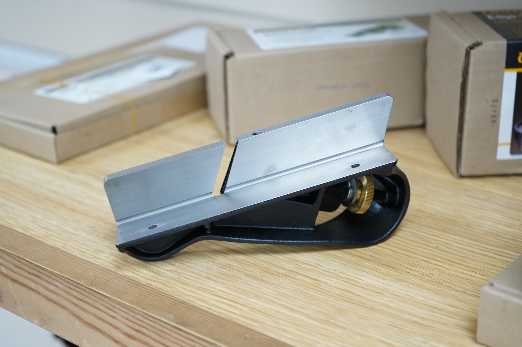 Two boxed Veritas woodworking planes; an apron plane (05P27.02), together with an edge trimming plane (left-hand), (2)